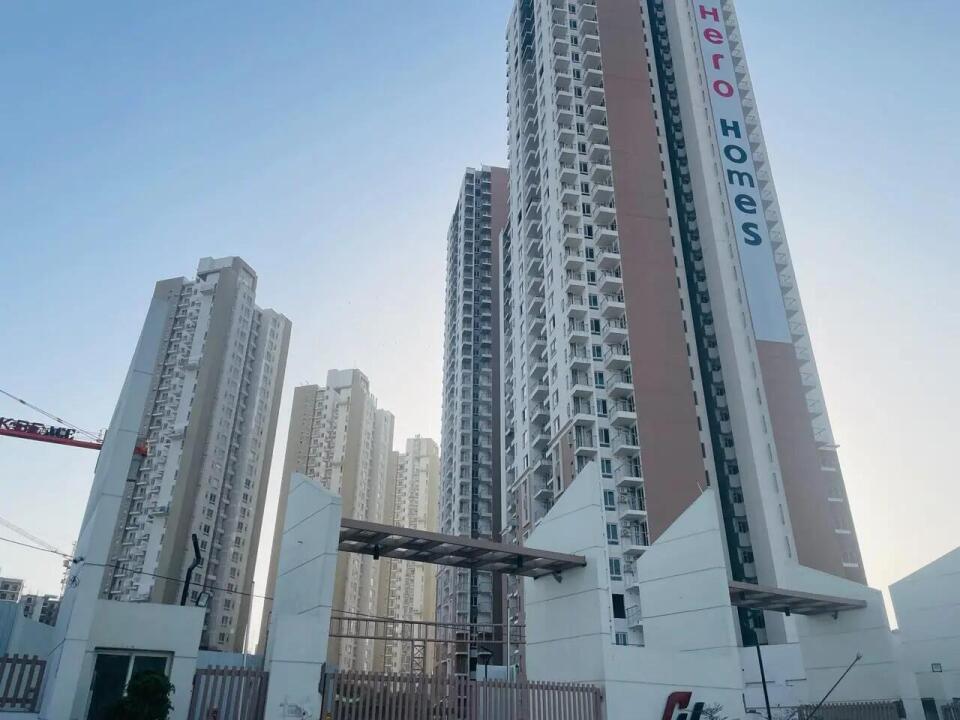 Hero homes sector 104
