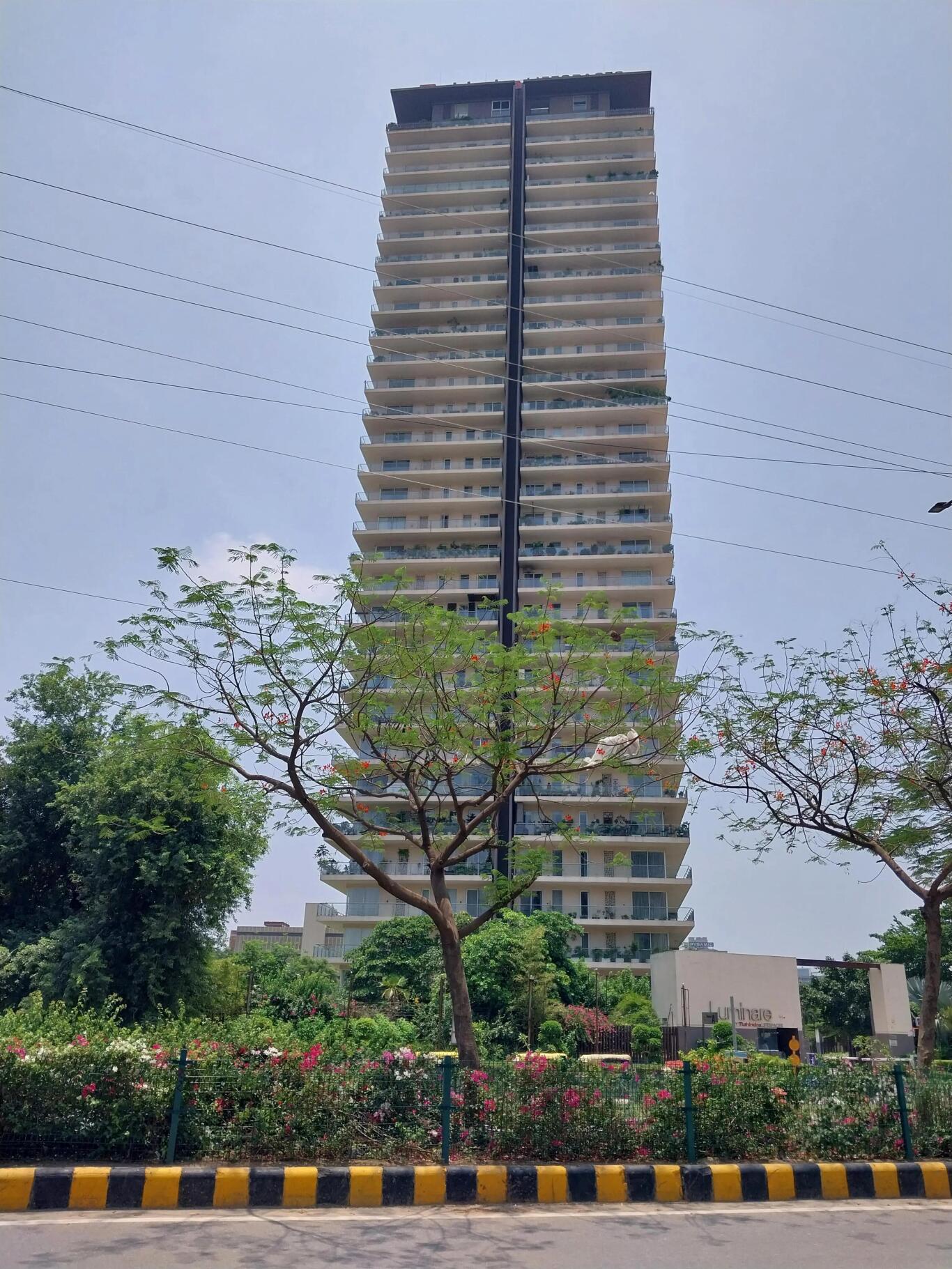 Mahindra luminare sector 59