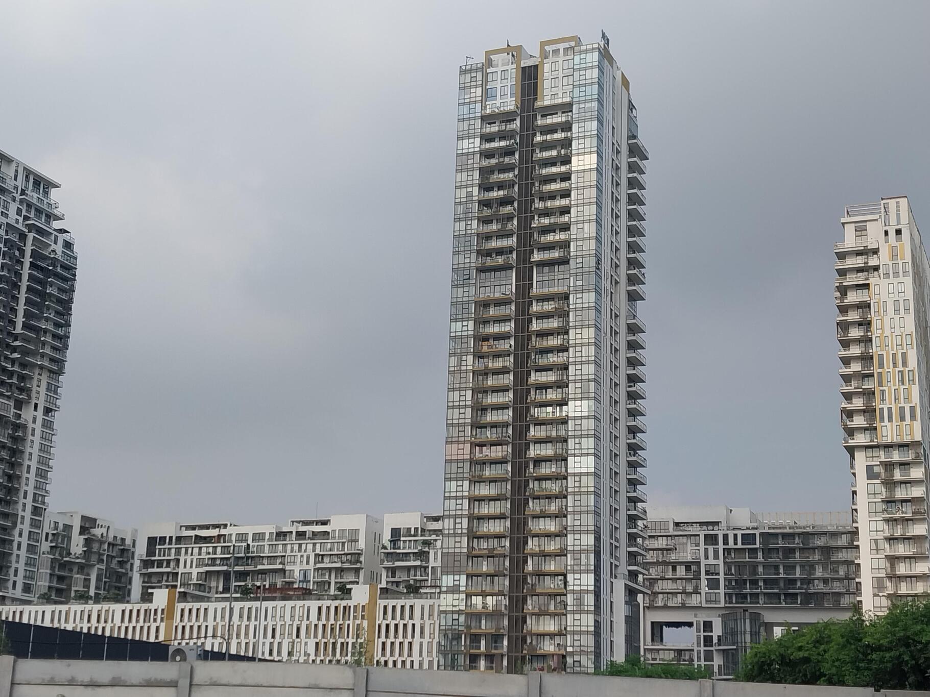 s945y7g_1755663798_635778787_optOrig