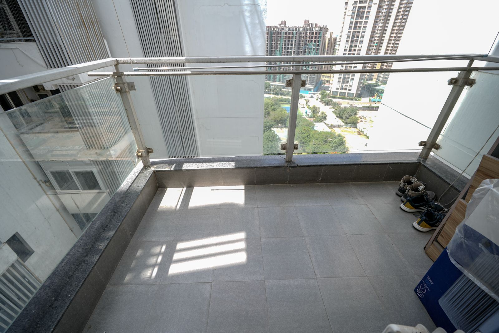 nkdfjr2ytrffwfvym2vf